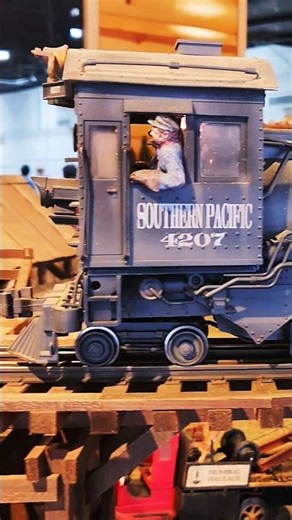 Amazing portable model Railroad display. #modelrailroad