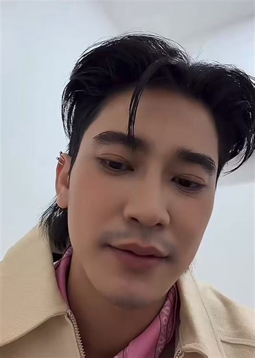 #euroyotsawat #ยูโรยศวรรธน์Fans: “The yaoi fans are starving for ships.”Euro: “Oh come on, there are so many different pairs, just go watch them. On X, on TikTok, don’t you see? It’s not like there’s nothing, there are other couples to enjoy and fangirl over.Respect tho, he keeps his boundaries but still stays funny