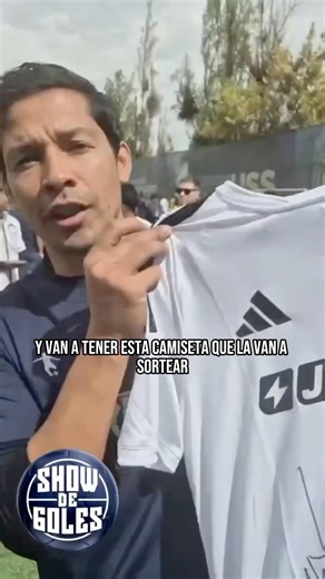 GÁNATE LA CAMISETA DE COLO COLO FIRMADA POR MATI FERNÁNDEZ Y MAGO VALDIVIA! 🤯⚽️ Info en nuestro IG