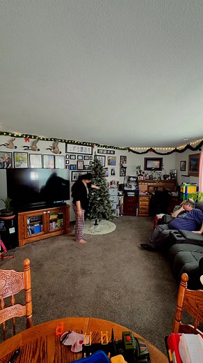 22 reactions · 4 comments | Putting up our 8 years old christmas tree.. 殺殺 #holidaytree #christmastree #musicnotminenocopyrightinfrigement @highlight | Zhirach Zhomar | Facebook