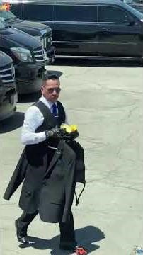 People react to car horns 😂#funny #reaction #funnyvideo #prank #foryoupage #carhorn #viral