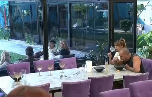 SOL Y EMANUEL DICEN QUE MARTÍN MALTRATA A LUANASol: “a Luana la maltrata Martín, ella no se va a dejar tratar más así”Emanuel: “además sutilmente le dice ‘estas enojado? por que contestas así?’ y lo deja mal parado”la manera en que Luana se va a cargar a unos cuantos 😮‍💨🙏🏻 #GranHermano