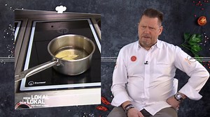 Hirschrücken mit Maronen, Erbsen, Granatapfelgel und Käsebrot: Dieses Gericht bereiten Mike Süsser und Gastgeber Sascha gemeinsam zu. Der Spitzenkoch ist begeistert von dem Gericht, vor allem von der Qualität des Fleisches. #MeinLokalDeinLokal 😁📺 „Mein Lokal, Dein Lokal“ – Montag bis Freitag um 17:55 Uhr, bei Kabel Eins oder kostenlos streamen auf Joyn. | Mein Lokal, Dein Lokal