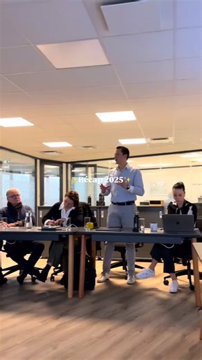 CLUB NEC on Instagram: "✨ Merci 2025. ✨ Merci pour chaque étape franchie, chaque défi relevé, chaque victoire, petite ou grande. Derrière le @nec.club, il y a avant tout une équipe soudée, engagée, qui avance ensemble avec une seule ambition : proposer toujours plus de valeur, plus d’impact, plus d’accompagnement. 🤝 Des idées, du travail, des remises en question… mais surtout, une vision partagée. Et puis il y a vous. ✨ Des membres incroyables, investis, bienveillants, inspirants. ✨ Des partena