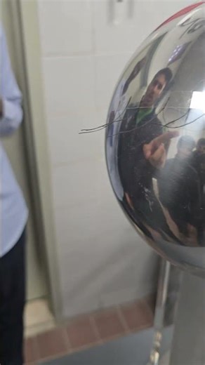 IGCSE physics. Discharging a Van de Graaff generator.