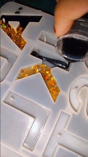 Resin initial letter keychain making #resin #resinart #shorts #resin #shortvideo