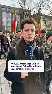 38K views · 450 reactions | Žmonės atsinešė ne tik gedulo žvakių ir gėlių, kai kurie buvo apsigobę JAV vėliavomis, dalis mojavo ir Lietuvos trispalvėmis. Daugiau – portale LRT.lt L. Lapinskienės / LRT vaizdo medžiaga. #LRT #JAVambasada #Vilnius #JAVkariai | LRT | Facebook