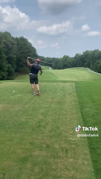 @ESPN Your right arm is in a cast but you’re not going to miss your tee time #GolfTok #OneHandedGolf #Golf #Determination #NoExcuses @Bob DeBusk @Barstool Sports @PGATOUR @Tigerwoods.official