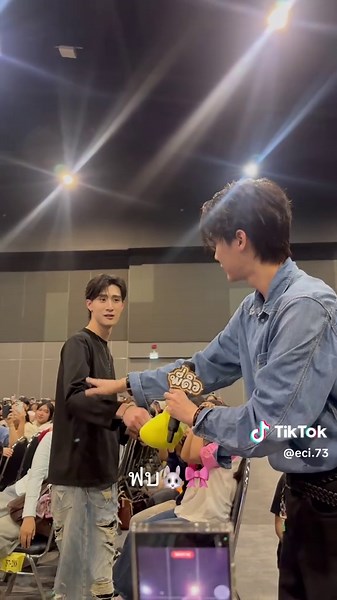 DewTee baju gantian atau couple? — DewTee GMMTV Fanival 2026