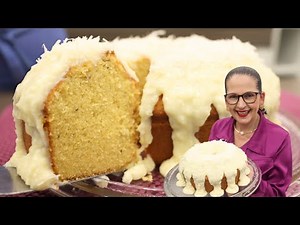 FLUFFY, EASY AND FAST CORNMEAL CAKE WITH COCONUT FROSTING! - Isamara Amâncio