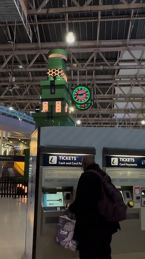 Inside London Waterloo Train Station #christmas2023 #london #londonlife #Christmas #waterloo #reelsvideos | Keep Walking 4K