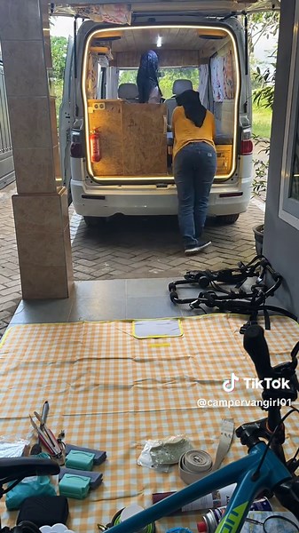 Mimi Campervan girl on TikTok