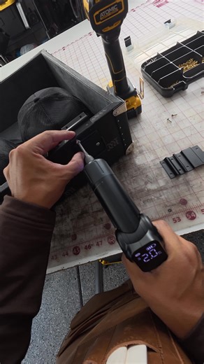 Custom Hat Trunk: Luxury Craftsmanship Unveiled