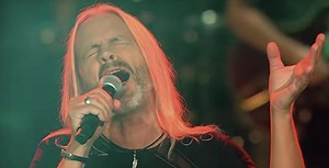 64-Year-Old Makes Audience Jump From Their Seats With Electrifying Cover Of Journey's Mega Hit