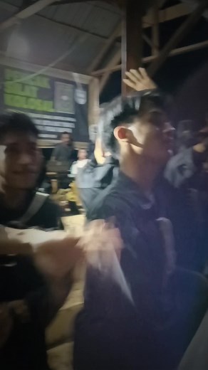 Understanding Group Communication in Informal Settings