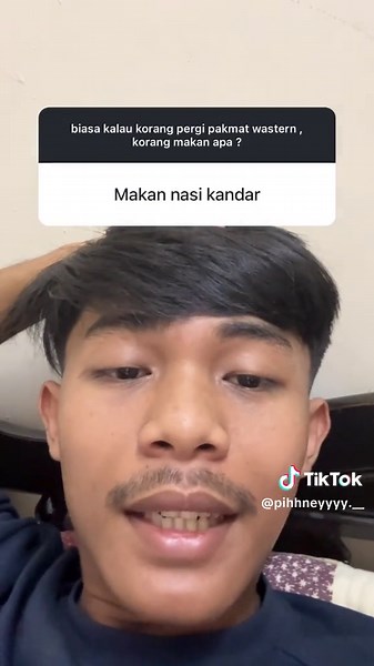 pihhneyyy👾 (@pihhneyyy._)’s videos with Sneaky Snitch - Kevin MacLeod