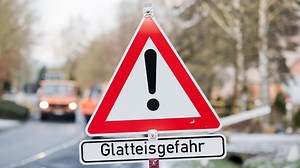 Schneeglätte, Reifglätte, Glatteis und Eisglätte - Was sind die Unterschiede?  | wetter.de