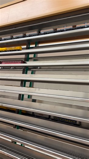 Wartungsarbeiten an den beiden Paternostern von Firma Kesselbauer. Nach dem spannen der Ketten ging es ans Abschmieren und danach an ausgiebige Testläufe :) Im Großen und Ganzen, fast Wartungsfrei… [Werbung wegen Markennennung] [KI generierte Musik/Lizenzrechte bei MZ] www.modellbau-zager.de www.brauchemodellbahn.de www.lift87.ch Partnerseiten: @modellbahn007_h0 @matthiasmobabg @gert.frisch.5055 @modellbahnfreund_Osthessen @norton_br103 Partnerfirmen: #UnitedModelTrainFactorys @qdecoder @rztec20