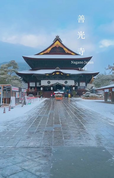 おかえり ふるさと 長野県 善光寺 #日本の風景 #観光スポット #雪景色 #パワースポット #寺 #美しい風景 #スタバ #japantravel #japaneseculture #japantemple