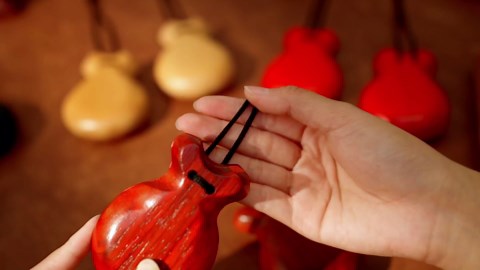 2 Pack Spanish Castanets Flamenco with String Traditional Wood Hand Percussion Castanets for Adults Music Instrument Spain Souvenir Gift, 1 Pair(Natural)