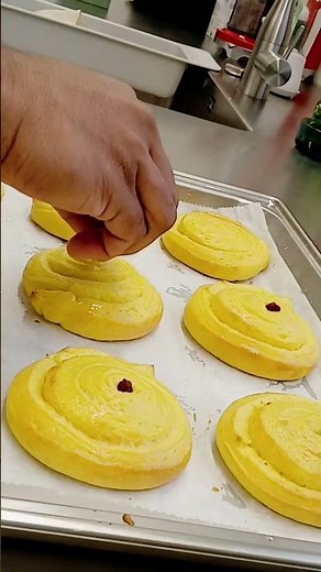 Soft Swedish Saffron Buns 🌼 | Christmas Lucia Treat 🇸🇪✨ #Shorts #baking #saffronbus @MealsofFoodies