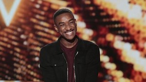 The Voice : la voix et le charisme d'Abi ravissent les internautes, qui le voient déjà gagnant