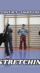 STRETCHING TIPS” 🦵🔥 Aquí os dejo algunos ejercicios que me ayudaron a ganar más elongación y agilidad en las técnicas de pierna. 💪⚡ La flexibilidad es clave para mejorar las patadas y prevenir lesiones. Si estás interesado en más videos sobre trabajos específicos de técnicas para dominar las patadas, estoy preparando vídeos 👍¡hazmelo saber en los comentarios! 👇 #Flexibilidad #Stretching #Patadas #ArtesMarciales #Superación #Entrenamiento #cardiokickboxing #fabiancuencackb #fitnessdecombate 