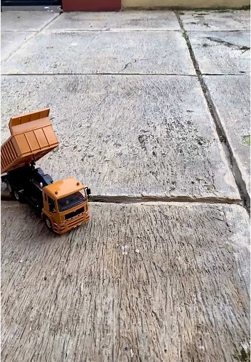 Mainan RC Dump Truck #mainananak #dumptruck #busmania