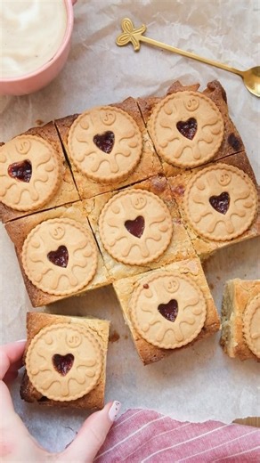 Jammie Dodger Blondies 💖 RECIPE BELOW 👇🏼 These are so good and perfect for Valentine's Day. 175 g unsalted butter 175 g white chocolate 100 g white granulated sugar 100 g light brown soft sugar 3 medium eggs, beaten 175 g plain flour 250 g white chocolate chips 9 Jammie Dodgers Preheat the oven to 180°c and line a 9x9" square tin with baking paper. In a large pan , add the unsalted butter and white chocolate and melt over a low heat. Stir gently throughout. Once melted, add the white granulat
