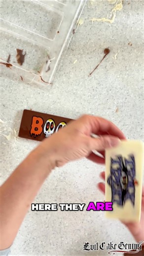 4.2K views · 15 reactions |  Making your own Halloween candy bars is fun AND easy! Browse more fun projects at our link in bio! #evilcakegenius #halloweentreats #cakedecorating #cookiedecorating #halloweenbaking #halloweenrecipe #spookytreats #halloweenideas #bakinghacks #ediblepaint #chocolatemolding #EdibleArt | Evil Cake Genius | Facebook