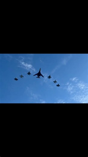 Here’s an amazing video of the Super Bowl 2026 Flyover by USAF B-1B, F-15C & USN F-35C, F/A-18 and B-1B Lancer full afterburner. 🎥 by Joel Huston | #b1 #superbowl #flyover | World Of Fighter Jets