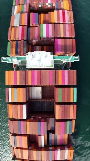 Ever seen a 399 meter vessel from above? 👀#hapaglloyd #shortsfeed