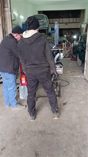 VW bug 1641 cc first start empi 34 epc dual carburator