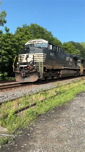 NS #4927 leads 23G thru South Plainfield, NJ *FT S&A heritage #1065 * #railfan