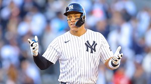 What is the MLB record for most home runs hit in a game by one team?