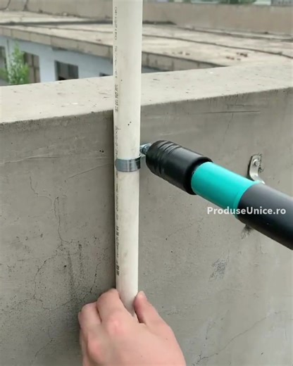 Dispozitiv de instalare rapidă a cuielor cu o singură mișcare. Cumpără acum: https://www.produse-recomandate.ro/pistolul-cuie-a1317 | Produse Unice.ro | Facebook