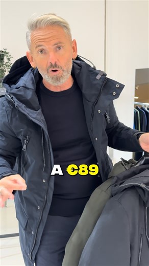 NUOVO ARRIVO ❤️‍🔥 GIACCONE TATTICO Acquistalo in promo da €120 A SOLI €89 ✅ Interno trapuntato, antivento, idrorepellente ✅ Cappuccio trapuntato con laccetto, doppia zip, tasca interna ✅ 3 colori disponibili, dalla S alla 3XL, veste regolare 👉 Paga in contanti o in 3 rate senza interessi 👌 Spedizione rapida, cambio/reso disponibili ⭐ Siamo valutati 5 STELLE su 1040 recensioni | Cool Type