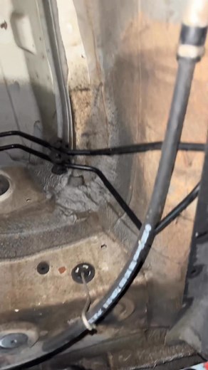 19K views · 185 reactions | Cam așa arată un Vw golf 6 pe dedesubt ! #ÎntreținereAuto #ReelAuto #RomaniaAuto #AutoTips #mecanic #mechaniclife | Adrian Ernesi | Facebook