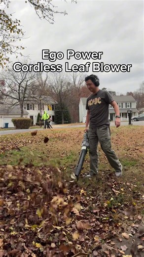 Clean my front yard with Ego Power 765CFM cordless leaf blower #egopower #egopowerplus