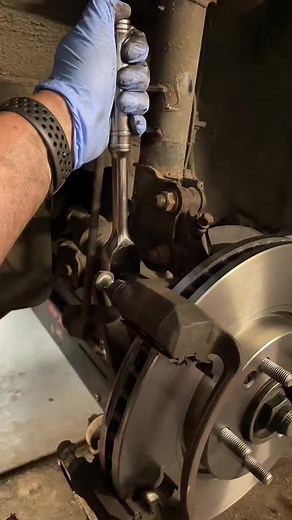 Understanding Car Brake Systems: Rotor and Caliper Basics