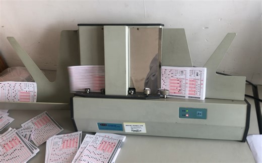 「上万张答题卡如何一秒批完？」答题卡阅卷机工作流程