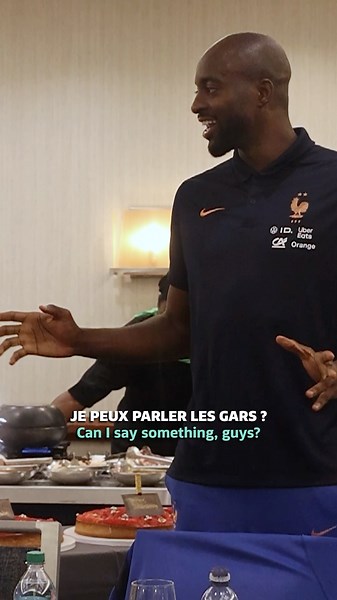 Les Bleus ont célébré l’anniversaire de Mateta comme il se doit ! 🤣💙