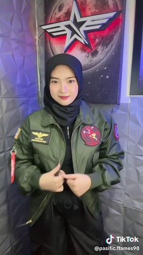 Jaket bomber topgun maverick #jaket #jaketbomber #jaketbomberpremium #jaketparka #jaketkeren #jaketkekinian #jaketviral #jaketvintage #jaketpria #jaketpriakeren #outfitcowok #outfitstarboy #army #military #outfit #tni #jaketsukajan ##jaketvarsity #jaketvarsitykece #tniindonesia🇮🇩 #jaketwanita #jaketwanitakekinian #fyp #fypシ゚viral #fypage #videoviral #videolucu #videosnapchallenge #videoketikagabut