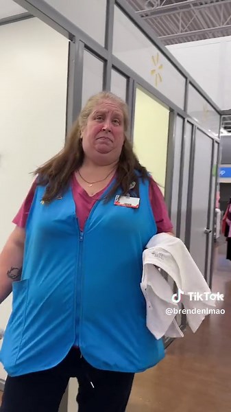 🦀BRENDEN🦀 (@brendenlmao) - Asking to use the changing room part 6