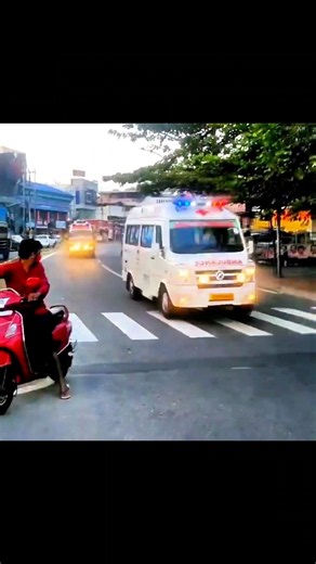 🚨 Ambulances Use Red and Blue Lights? 🚗#trendingshorts