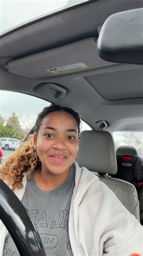 Living with MS everyday can look different no active flares rn thank God but last week I ran a marathon and today I’m sitting still and letting my body heal 💚🤞🏾 I’m grateful for modern medicine. I know everyone doesn’t have access to what they need especially these days 🫠 so times like this I feel very humbled and blessed💚 •I am a mom with MS trying to get fit and stay healthy! 2025 Chicago & NYC Marathon Finisher! 2⭐️ 1 year 🤭 Follow my journey✨ #mswarrior #multiplesclerosisawareness #wor