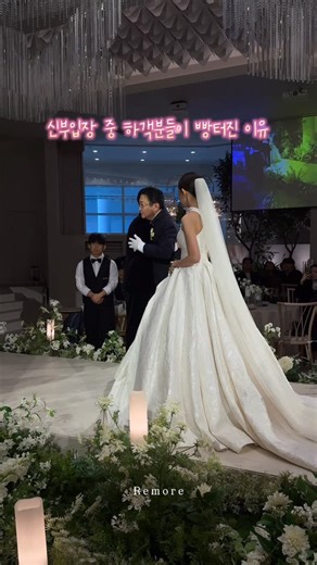 르모어스냅 | 부산 아이폰스냅 on Instagram: "신부입장 중 아버님의 한마디에 하객분들도 웃음이 가득했던 결혼식이네요 ❤︎ 𝑉𝑒𝑛𝑢𝑒 @w_bexcowedding 𝐷𝑟𝑒𝑠𝑠 @cocode_bridal ℎ/𝑚 @inthesun.makeup 𝑠𝑛𝑎𝑝 @seventh_heaven_wedding 그날의 설레임을 전하는 𝑹𝒆𝒎𝒐𝒓𝒆 𝒔𝒏𝒂𝒑 🫧 당일 받아보는 사진으로 그날의 감동을 느끼고 지인들께 감사인사를 전해보세요 🕊️ ✓  1인 여성 작가 • 계약서 작성 • 현금영수증 ✓ 부산, 김해, 양산, 창