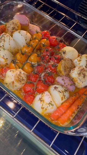 Shrimp Bisque 🦐🔥 This is the perfect soup recipe for the winter time, that’ll warm ya right up 🔥 Ingredients - 2 lbs shrimp - Cherry tomatoes - 2 sweet onions - 2 small heads of garlic - 2 carrots - 2 shallots - 6tbsp butter - 1 lemon - 1/2 cup heavy cream - 1/2 container seafood stock - 2 tbsp chopped rosemary - 1 tbsp paprika - 1 tbsp garlic powder - 1 tbsp chopped parsley - Salt and pepper to taste - Olive oil First, get a big roasting dish and add your veggies with the onions cut into qua