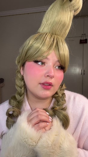 Festive Cindy Lou Who Makeup Tutorial