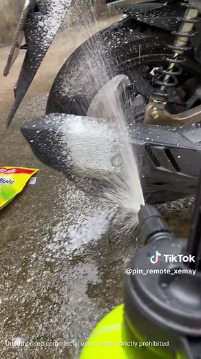 Bình Xịt Tạo Bọt Tuyết Rửa Xe #muataitiktok #Longbando #binhxittaobottuyet #review #xuhuong